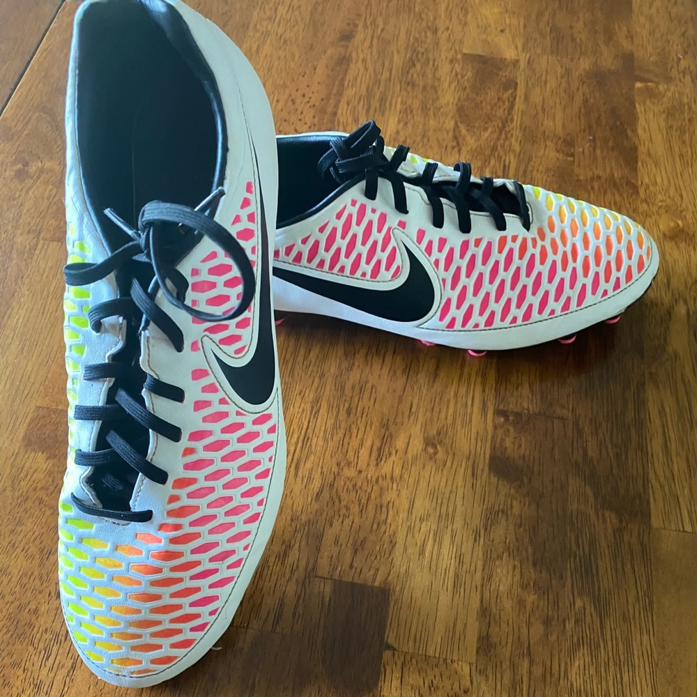 Ladies Nike Magista Soccer Cleats Size 10.5